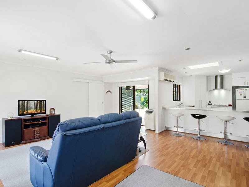 82 Saffron Street, Elanora QLD 4221