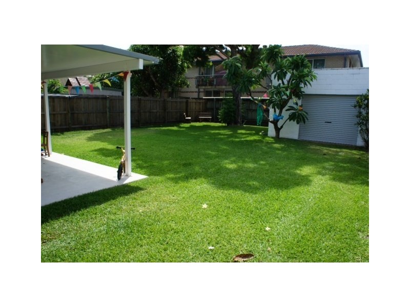 77 Leyte Avenue, Palm Beach QLD 4221