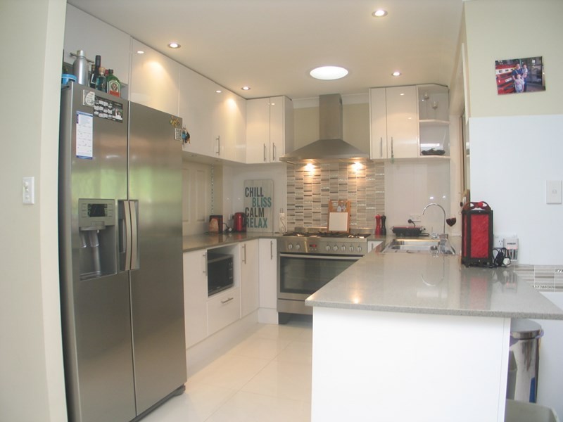 2 Bunbury Court, Elanora QLD 4221