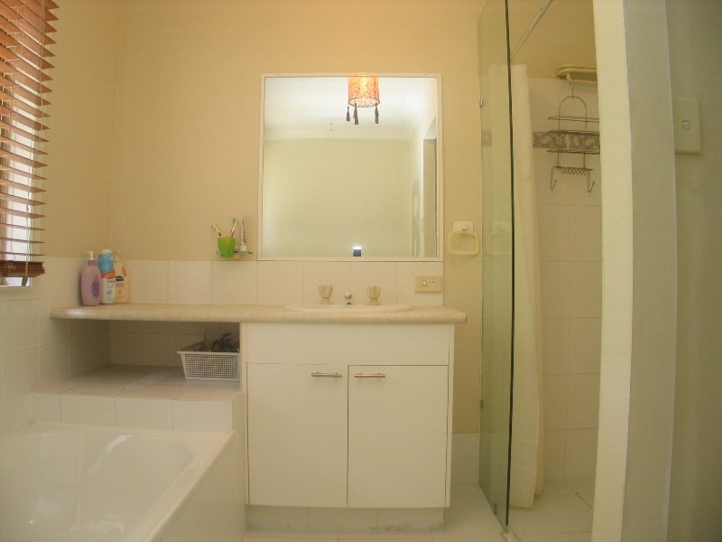 2 Bunbury Court, Elanora QLD 4221