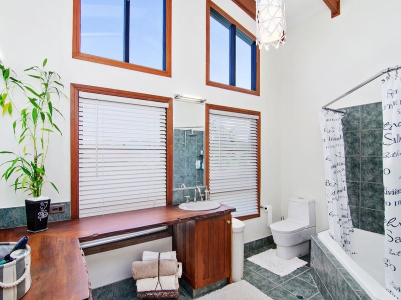 63 Doubleview Drive, Elanora QLD 4221