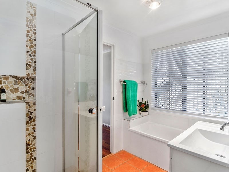 18 Waterdown Drive, Elanora QLD 4221