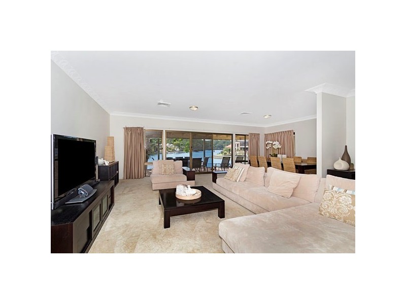 11 Kingfish Court, Palm Beach QLD 4221