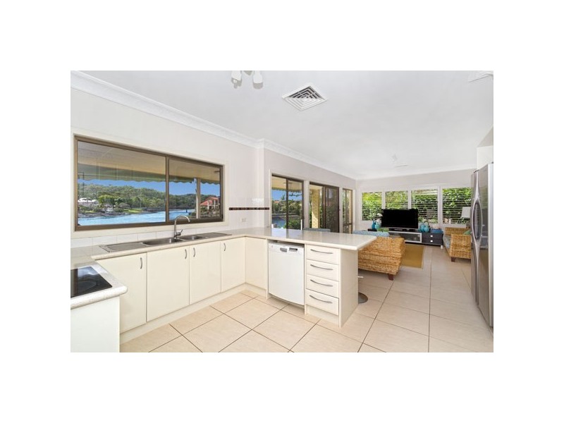 11 Kingfish Court, Palm Beach QLD 4221