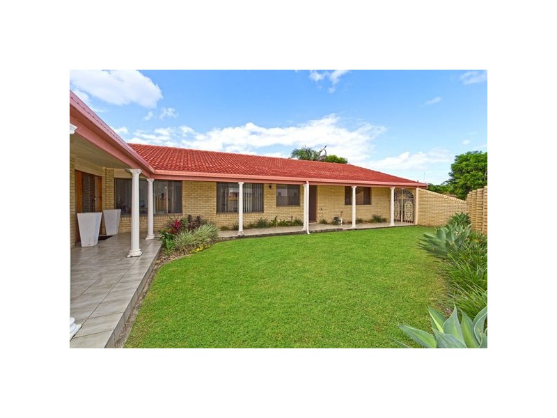 11 Kingfish Court, Palm Beach QLD 4221