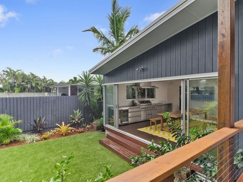 30 Townson Avenue, Palm Beach QLD 4221