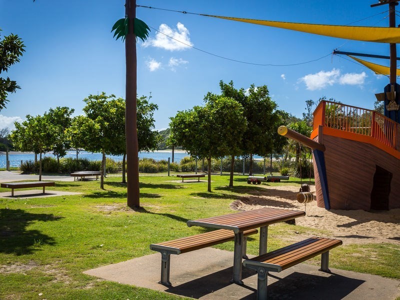 2/113 Leyte Avenue, Palm Beach QLD 4221