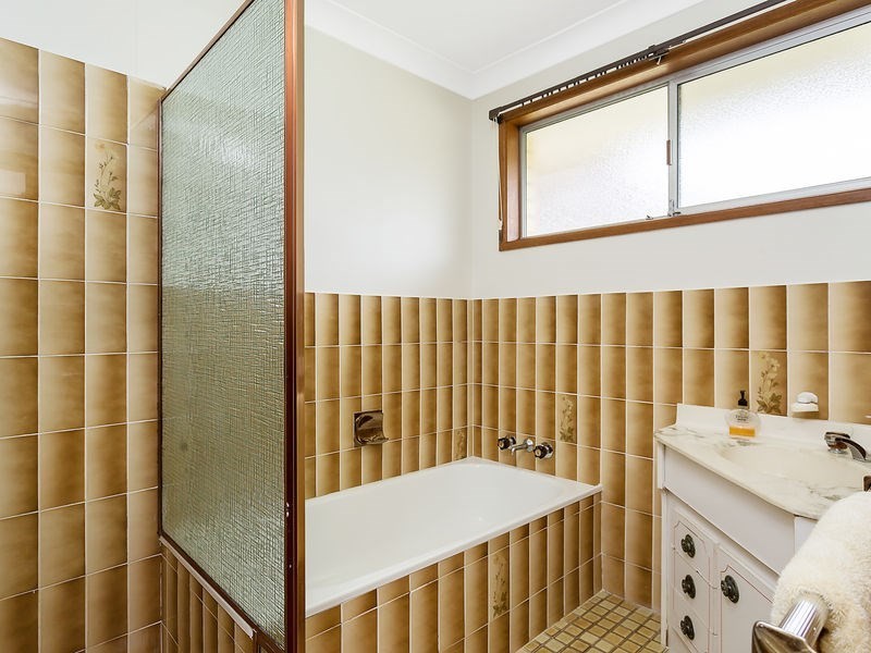 35 Colvillea Court, Palm Beach QLD 4221