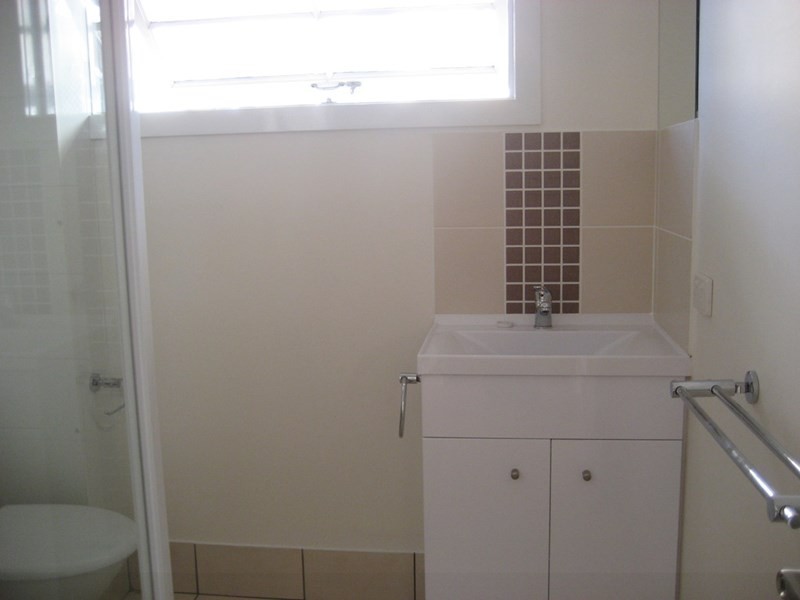 2/6 nyrang, Palm Beach QLD 4221