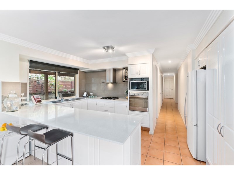 21 Forest Drive, Elanora QLD 4221