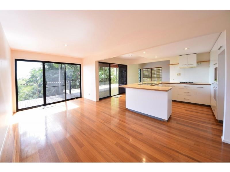 3 Buckingham Way, Elanora QLD 4221