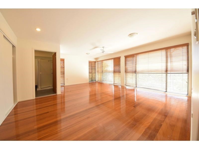 3 Buckingham Way, Elanora QLD 4221