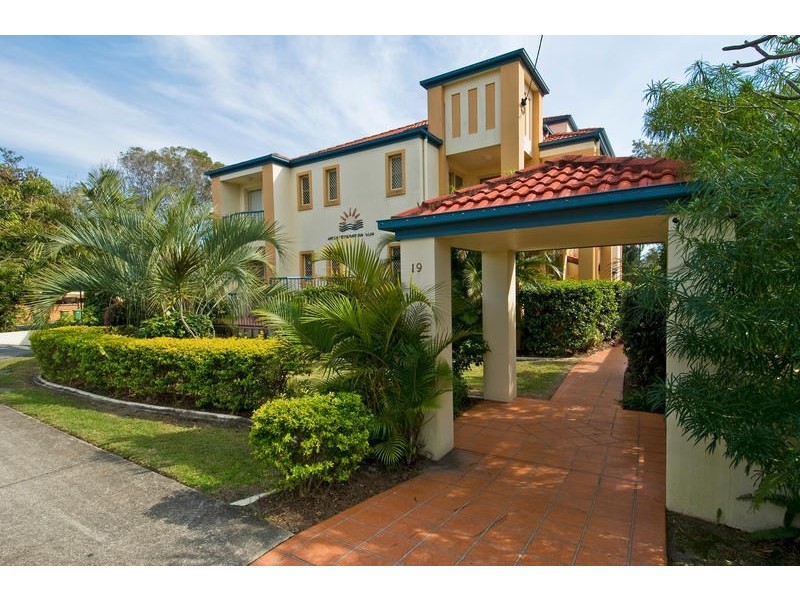 2/19 Twenty Fourth Avenue, Palm Beach QLD 4221
