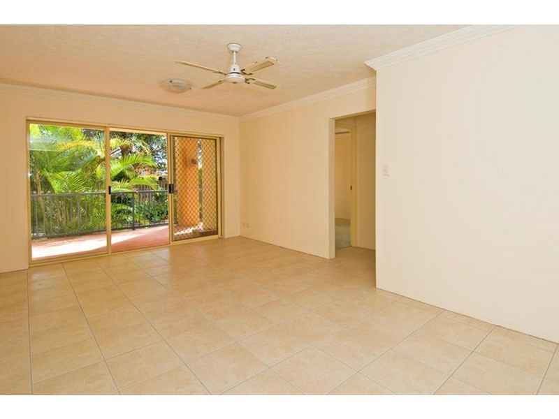 2/19 Twenty Fourth Avenue, Palm Beach QLD 4221