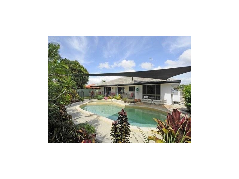 15 Walnut Street, Elanora QLD 4221