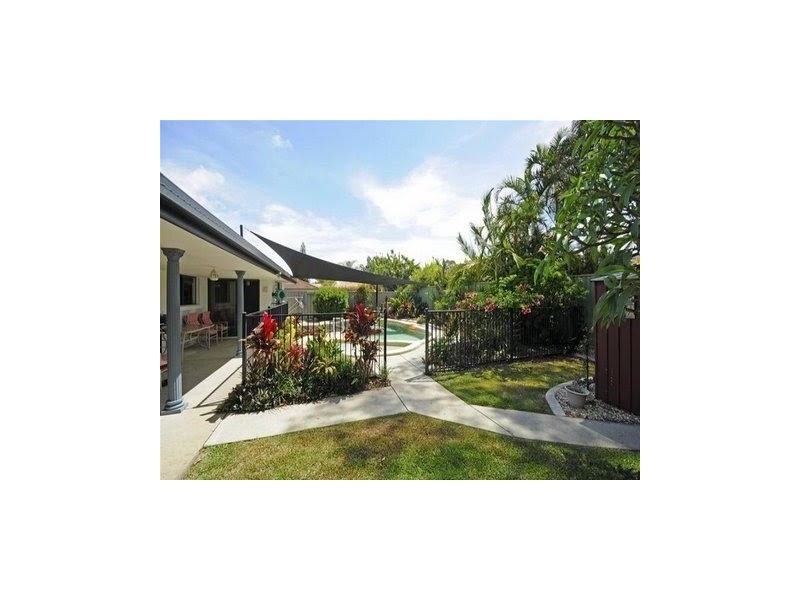 15 Walnut Street, Elanora QLD 4221