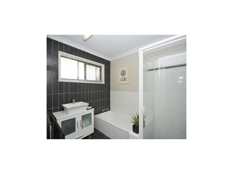 15 Walnut Street, Elanora QLD 4221