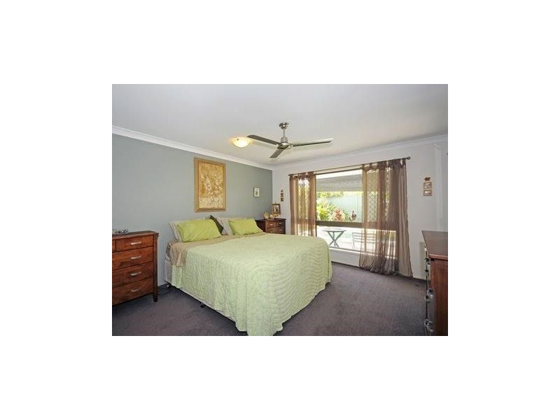 15 Walnut Street, Elanora QLD 4221