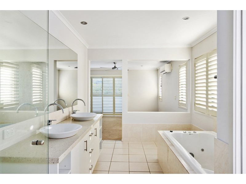 2/90 Leyte Avenue, Palm Beach QLD 4221