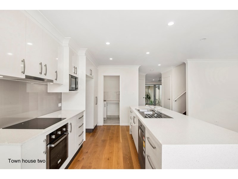 2/3 Wilpark Crescent, Currumbin Waters QLD 4223