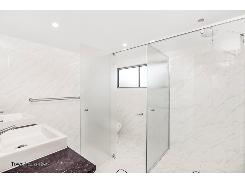 2/3 Wilpark Crescent, Currumbin Waters QLD 4223