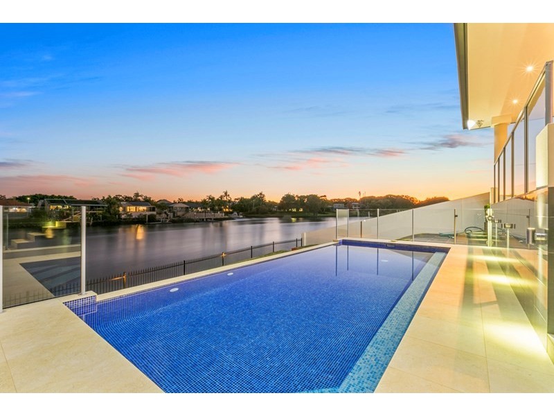 127 Sir Bruce Small Boulevarde, Benowa Waters QLD 4217