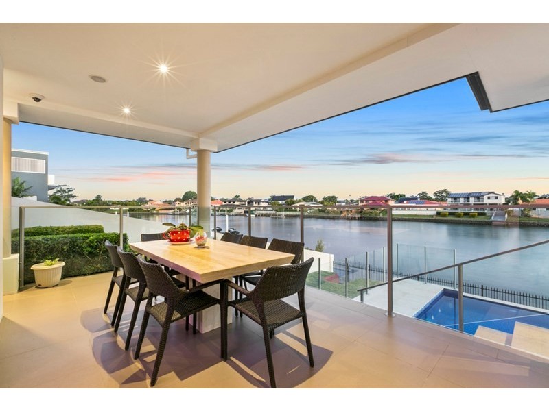 127 Sir Bruce Small Boulevarde, Benowa Waters QLD 4217