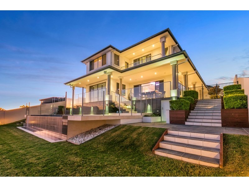 127 Sir Bruce Small Boulevarde, Benowa Waters QLD 4217