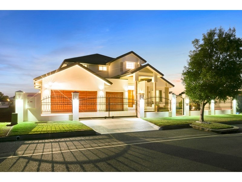 127 Sir Bruce Small Boulevarde, Benowa Waters QLD 4217