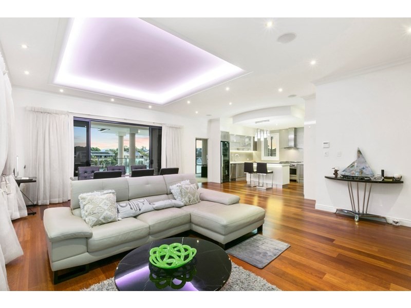 127 Sir Bruce Small Boulevarde, Benowa Waters QLD 4217
