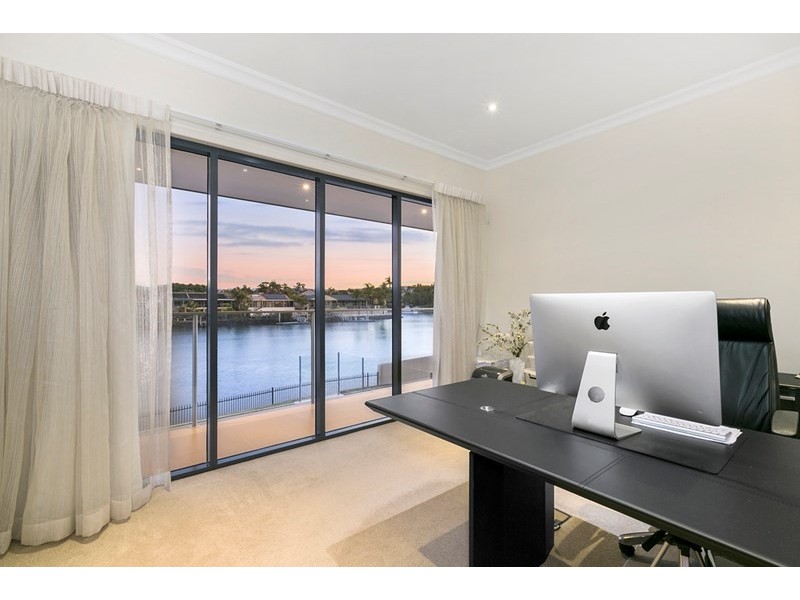 127 Sir Bruce Small Boulevarde, Benowa Waters QLD 4217