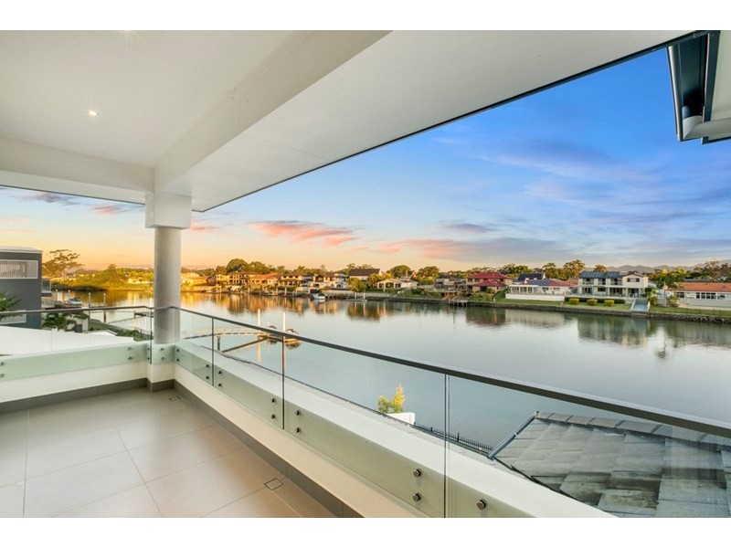 127 Sir Bruce Small Boulevarde, Benowa Waters QLD 4217