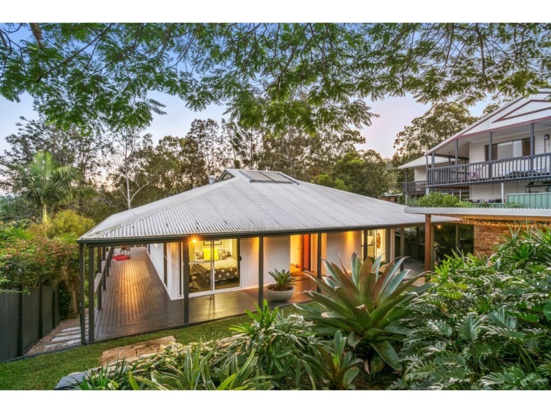 12 Larentia Street, Currumbin Waters QLD 4223