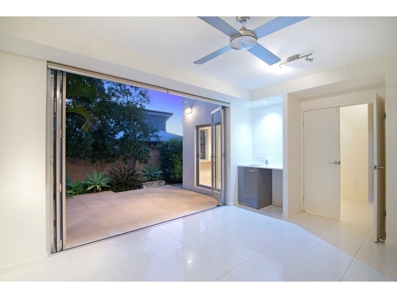 2/8 Twenty Seventh Avenue, Palm Beach QLD 4221