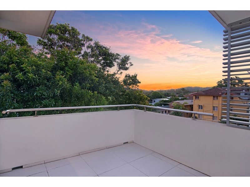 2/8 Twenty Seventh Avenue, Palm Beach QLD 4221