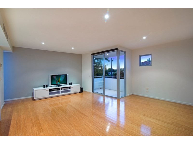 2/8 Twenty Seventh Avenue, Palm Beach QLD 4221