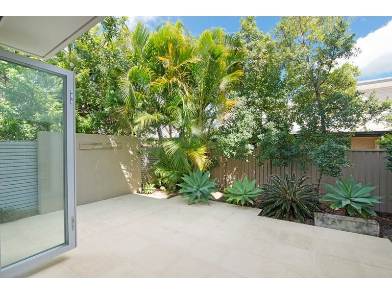 2/8 Twenty Seventh Avenue, Palm Beach QLD 4221