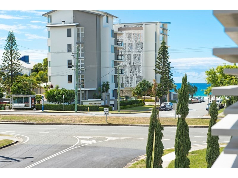 2/8 Twenty Seventh Avenue, Palm Beach QLD 4221