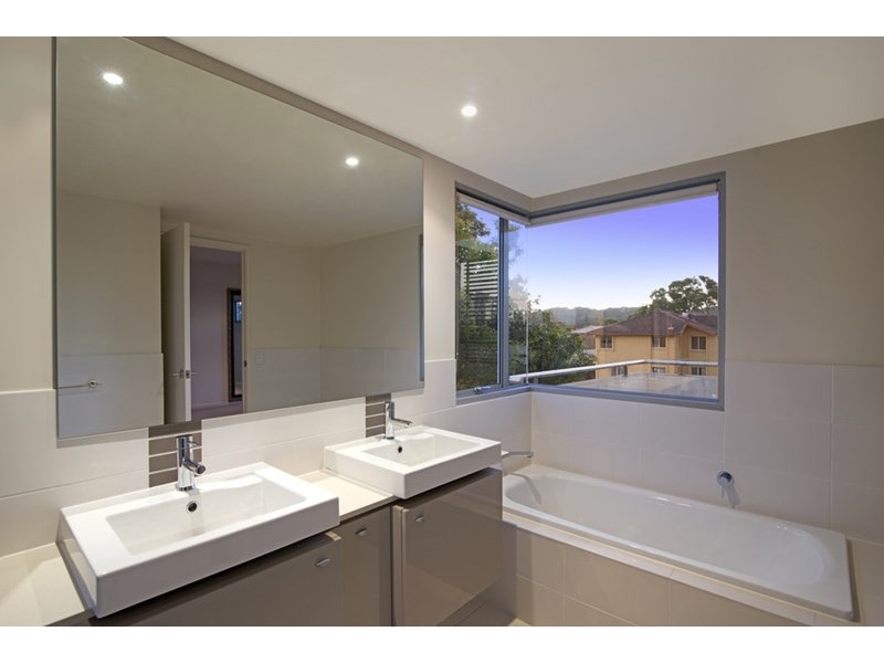 2/8 Twenty Seventh Avenue, Palm Beach QLD 4221