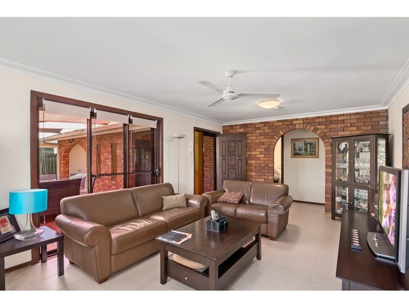 11 Mawarra Street, Palm Beach QLD 4221