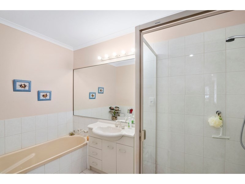 2/19 Oasis Crescent, Elanora QLD 4221