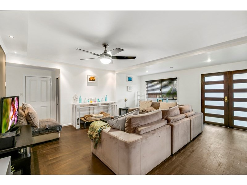 72 Tallebudgera Drive, Palm Beach QLD 4221