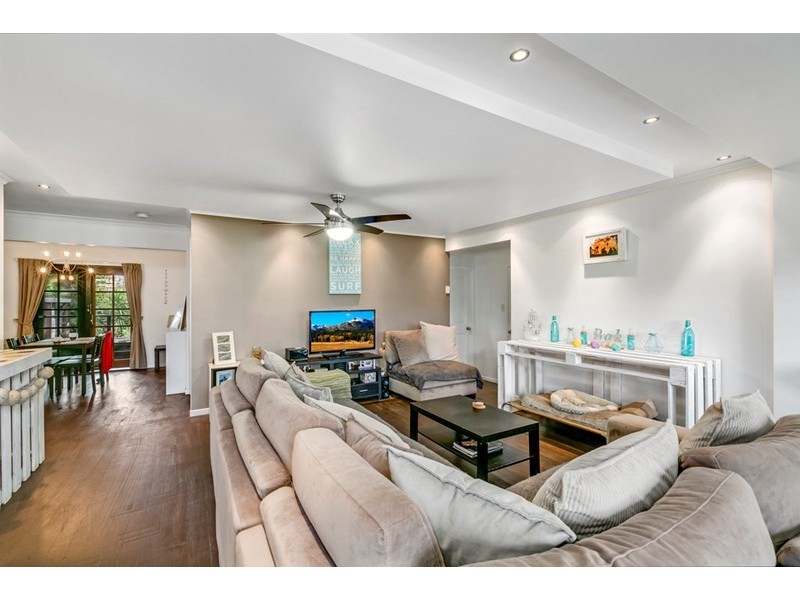 72 Tallebudgera Drive, Palm Beach QLD 4221