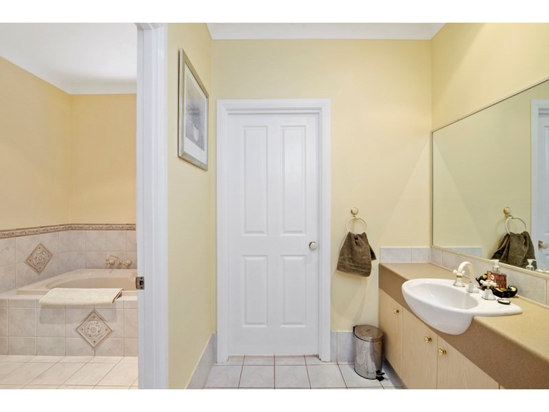 3 Forest Drive, Elanora QLD 4221