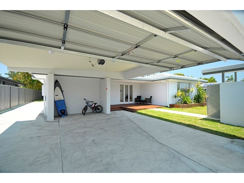 14 Satinwood Place, Palm Beach QLD 4221