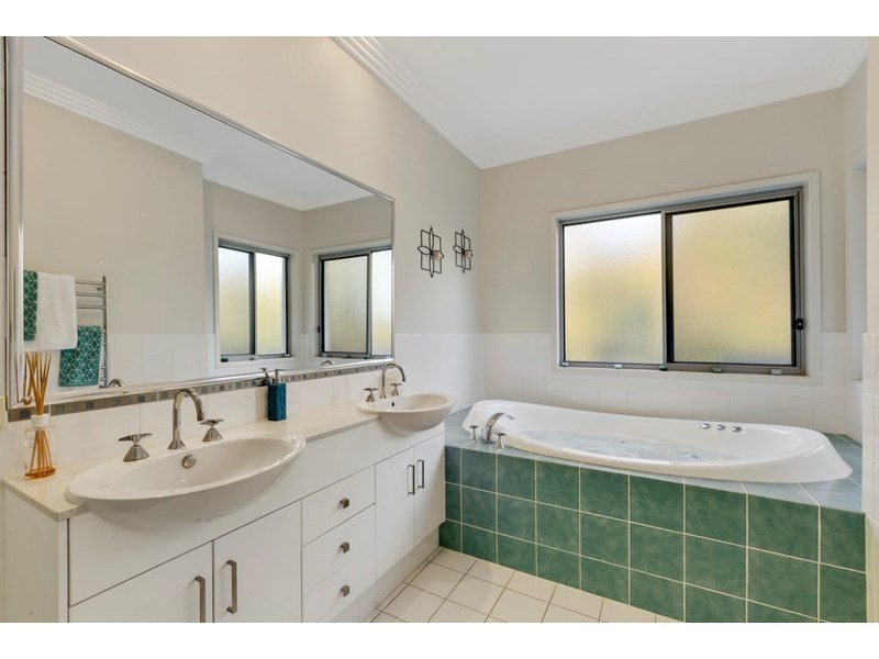 17 Royal Links Drive, Robina QLD 4226