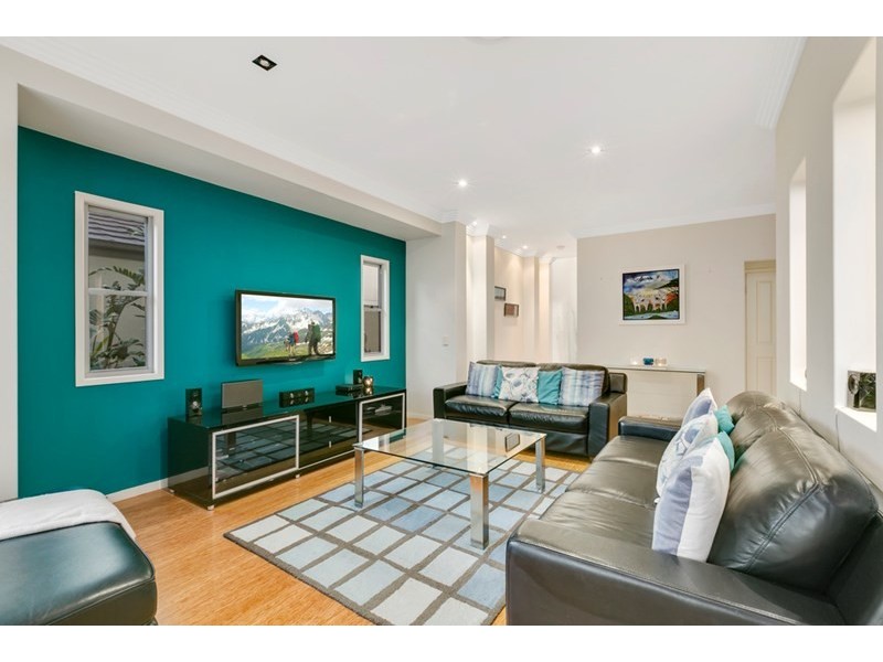 17 Royal Links Drive, Robina QLD 4226