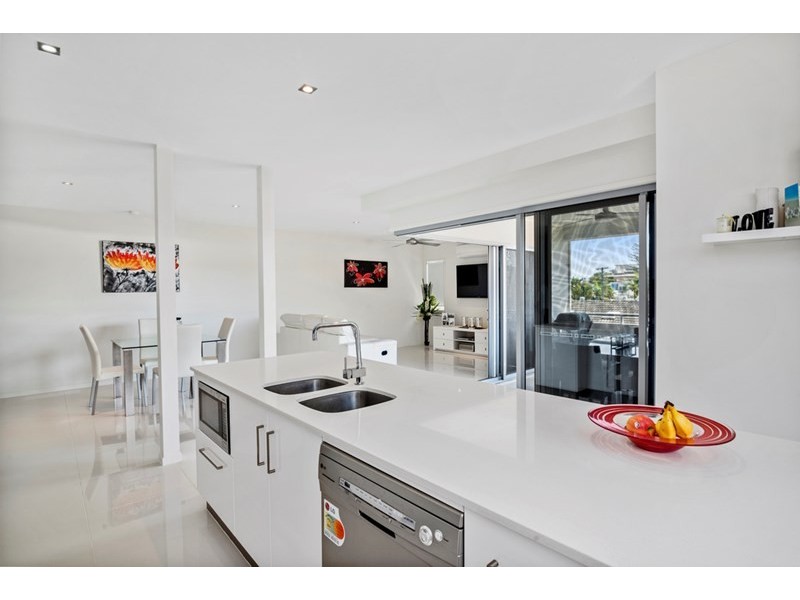 1/51 Philippine Parade, Palm Beach QLD 4221