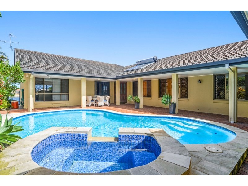 19 Diplacus Drive, Palm Beach QLD 4221