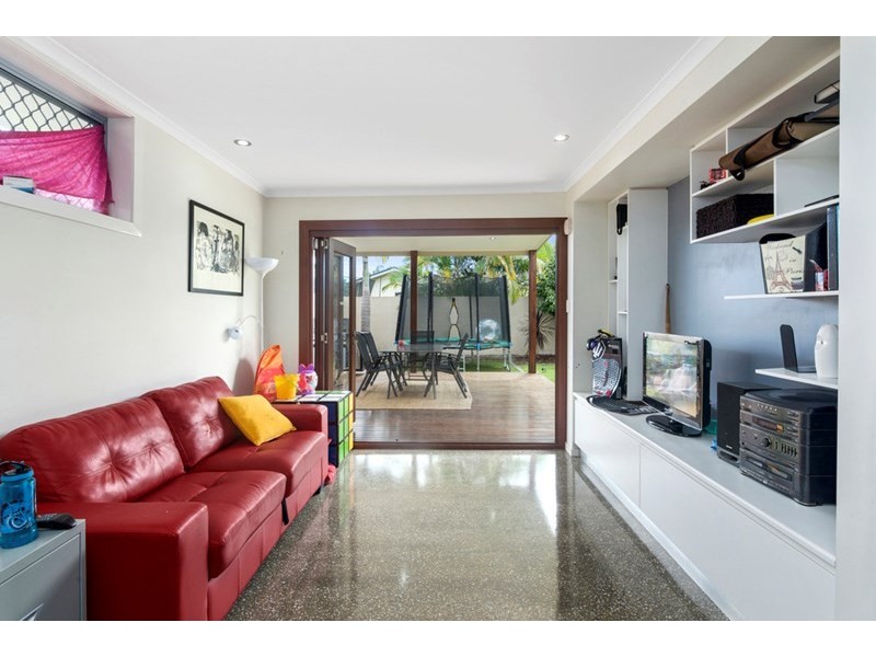 9 Flores Avenue, Palm Beach QLD 4221